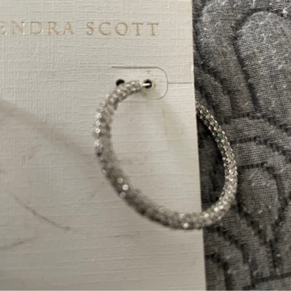 KENDRA SCOTT Silver Rhinestone Hoops Push-Back 1” Round Timeless Classic $80 NEW - Picture 9 of 16